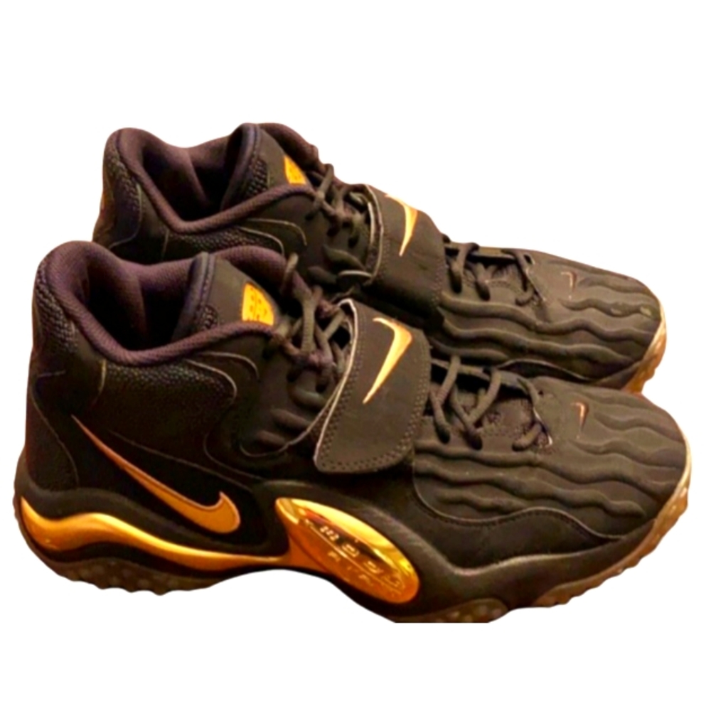 Men Nike Zooms size 9.5 Black and Gold